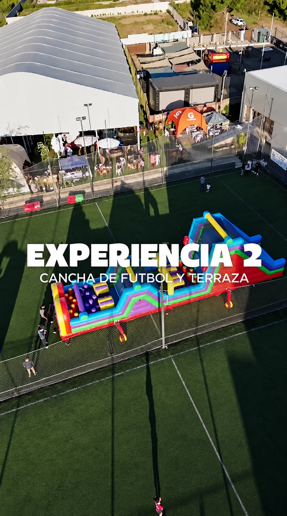 Terraza techada y juego